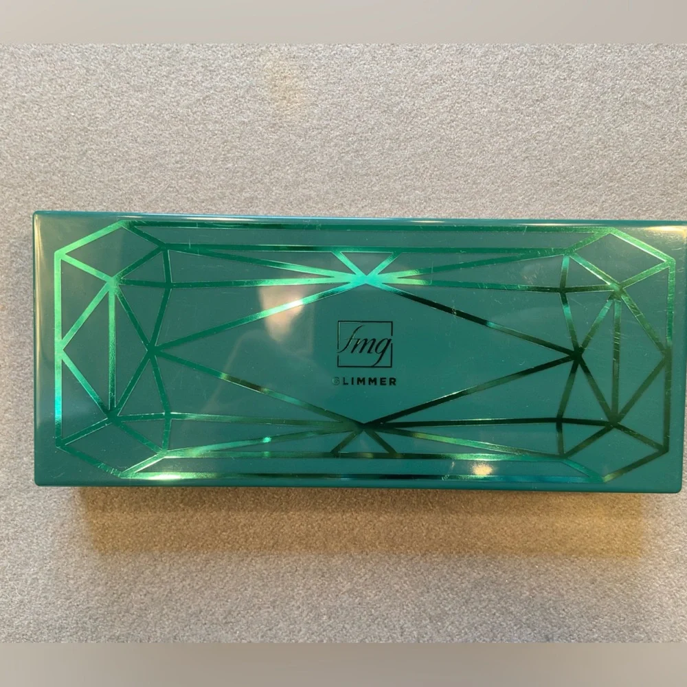 NWOT Avon Make up Palette fmg‎ Glimmer Bejeweled Mega Palette